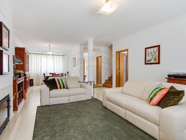Moradia T5 à venda em Santo António da Charneca, Barreiro RE/MAX Portugal