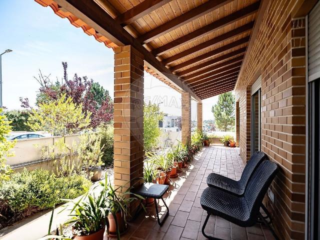 Moradia T5 à venda em Santo António dos Olivais, Coimbra RE/MAX Portugal