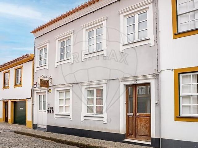 Moradia T5 à venda em Sé, Angra do Heroísmo RE/MAX Portugal
