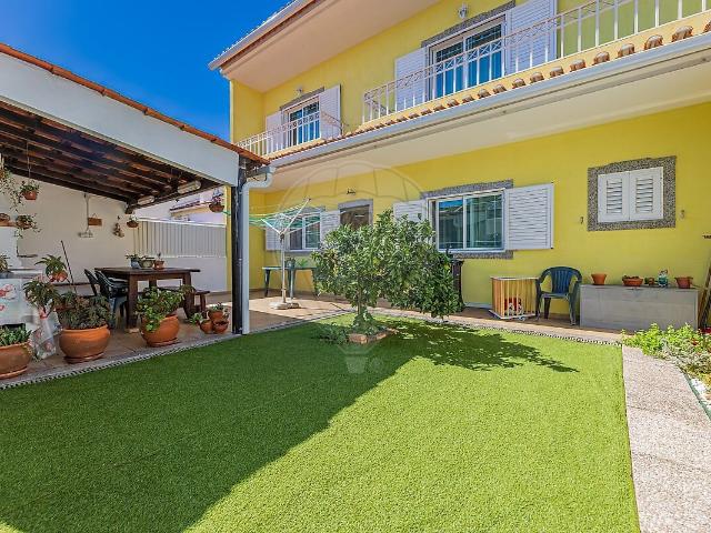 Moradia T5 à venda em Seixal, Arrentela e Aldeia de Paio Pires, Seixal RE/MAX Portugal
