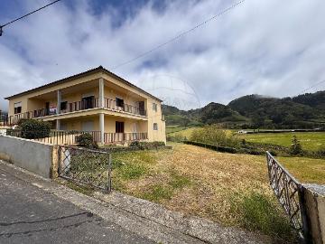 Moradia T5 à venda em Povoação