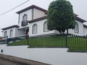 Moradia T5 à venda em Ponta Delgada