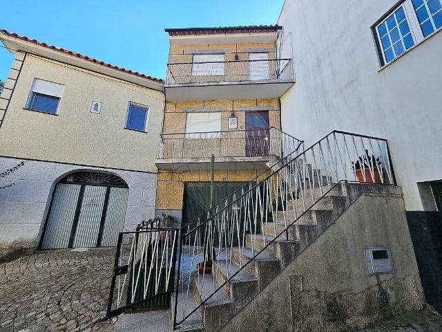 Moradia T5 à venda em Paranhos, Seia RE/MAX Portugal