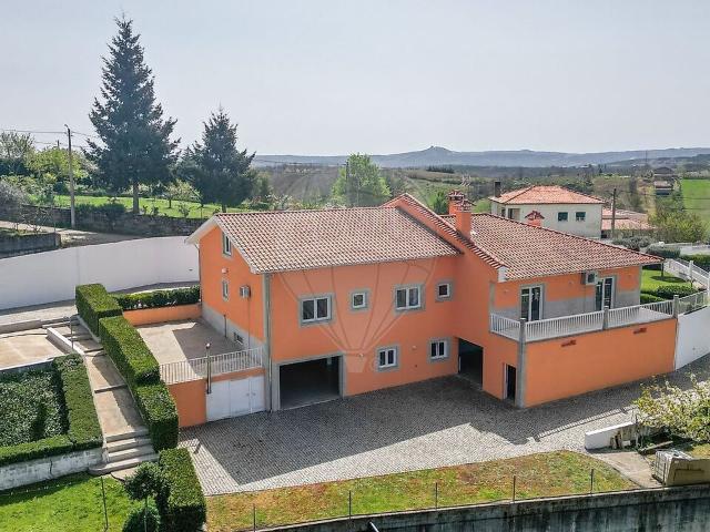 Moradia T5 à venda em Rebordãos, Bragança RE/MAX Portugal