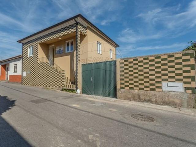 Moradia T5 à venda em Recardães e Espinhel, Águeda RE/MAX Portugal