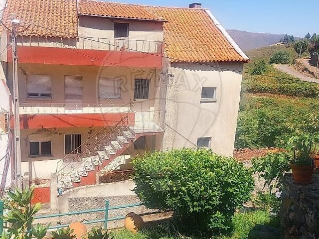 Moradia T5 à venda em Teixoso e Sarzedo, Covilhã RE/MAX Portugal