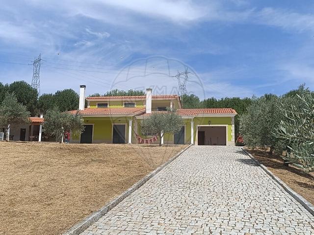 Moradia T5 à venda em Vale do Seixo e Vila Garcia, Trancoso RE/MAX Portugal