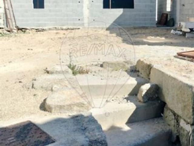 Moradia T5 à venda em Valpaços