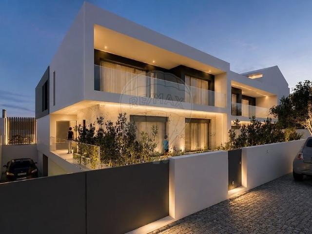 Moradia T5 à venda em Venda do Pinheiro e Santo Estêvão das Galés, Mafra RE/MAX Portugal