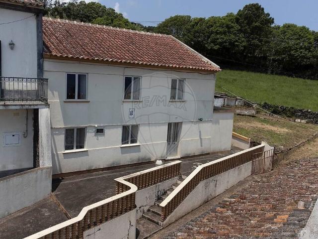 Moradia T5 à venda em Vila de São Sebastião, Angra do Heroísmo RE/MAX Portugal