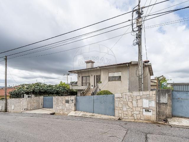 Moradia T5 à venda em Vila Nova de Famalicão e Calendário, Vila Nova de Famalicão RE/MAX Portugal