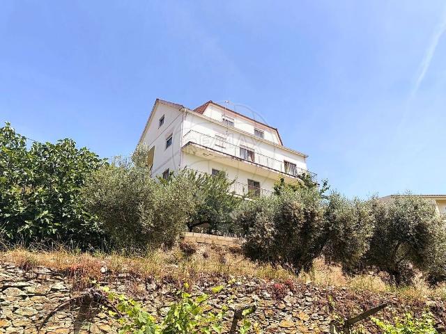 Moradia T5 à venda em Vilarouco e Pereiros, São João da Pesqueira RE/MAX Portugal