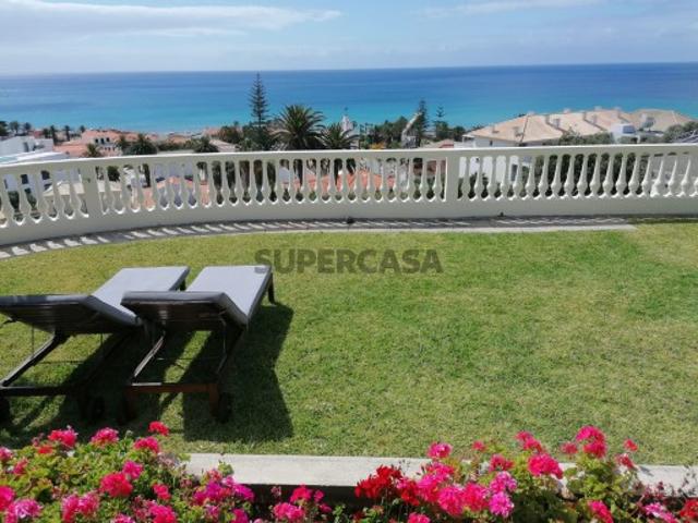 Moradia T5 + Apartamento T2 no centro do Porto Santo
