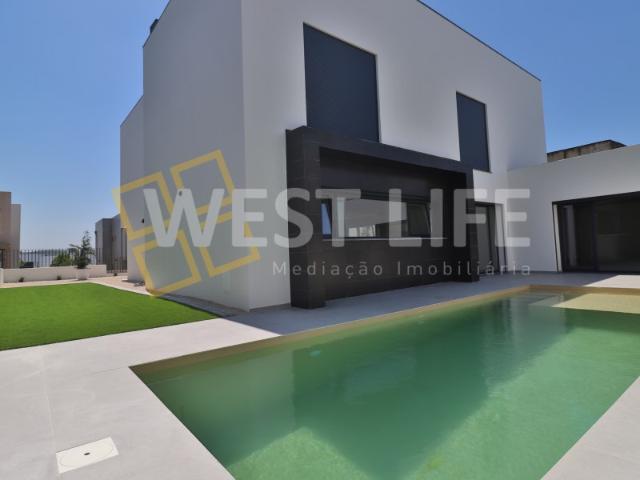 Moradia T5 arquitetura moderna NOVA com piscina e jardim A 15 minutos das Praias