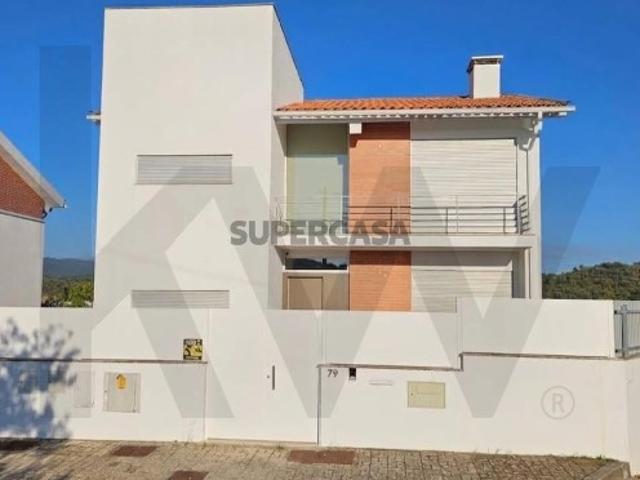 Moradia T5 às portas de Coimbra | Garagem dupla | Espaço exterior