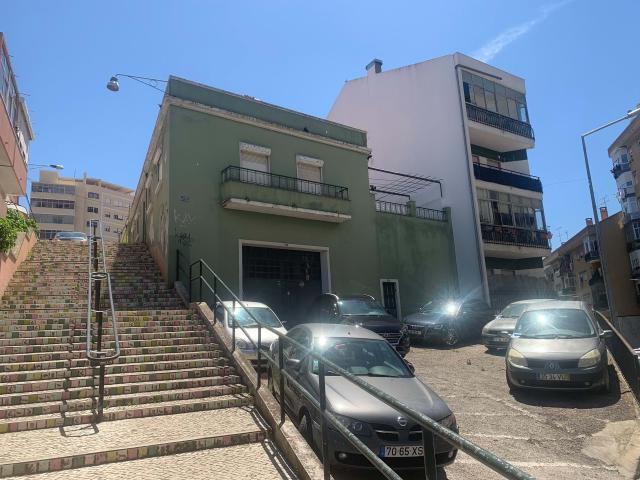 Moradia T5 C/ Garagem, centro Sacavém