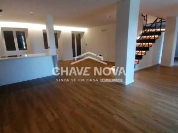 Moradia T5 c/ Piscina. NOVA, 4 Frentes, garagem para 2 carros, jardim. Felgueiras