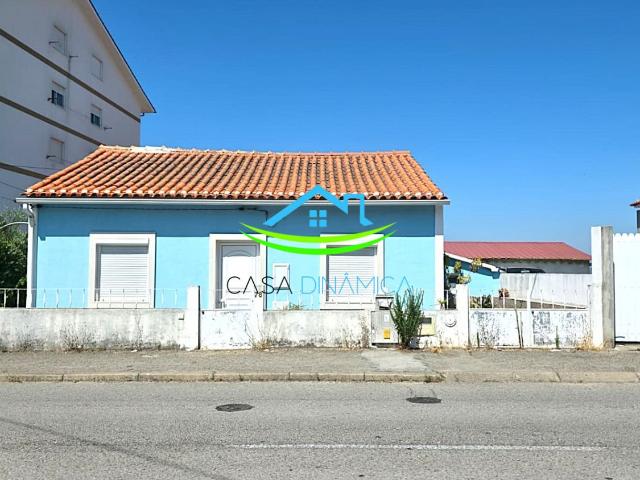 Moradia T5 com 5 WCs, Pátio e T1 Independente – São Martinho do Bispo, Coimbra