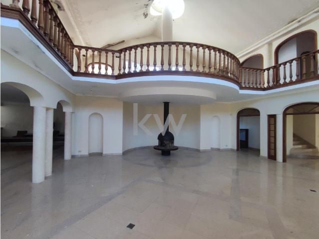 Moradia T5 com 1357m2 e terreno com 10.559m2 em Belas, junto. 1357m² Queluz e Belas