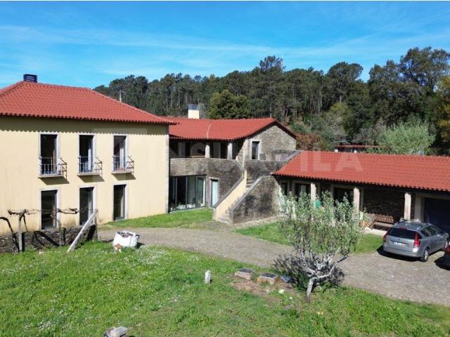 Moradia T5 com 1643m2 de terreno 359m² Gondar e Orbacém