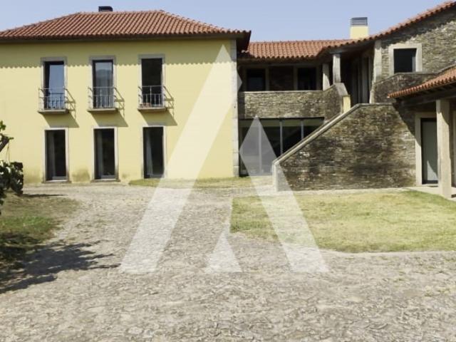 Moradia T5 com 1.643 m² de terreno em Caminha Potencial para Turismo Rural