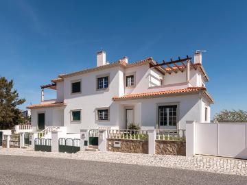 Moradia T5 com 276m2, distribuída por 3 pisos, com garagem. 276m² Caldas da Rainha Nossa Senhora Do Pópulo, Coto E São Gregório
