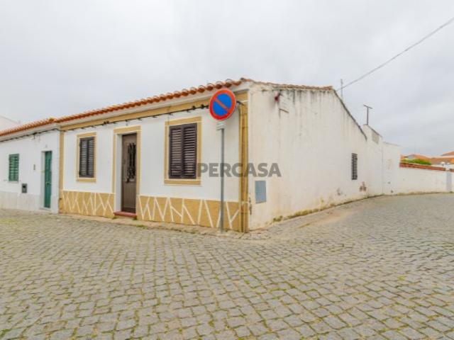 Moradia T5 com um potencial enorme, em Vila Nova de São Bento.