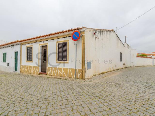 Moradia T5 com um potencial enorme, em Vila Nova de São Bento.