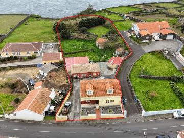 Moradia T5 com vista mar e acesso direto ao oceano, São Bartolomeu de Regatos Ilha Terceira