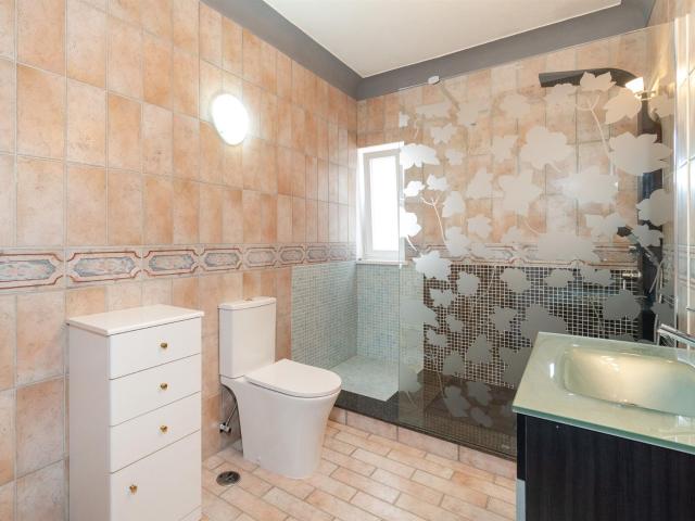 Moradia T5 com amplas áreas, jacuzzi e vista rio Ferragudo 180m² Ferragudo