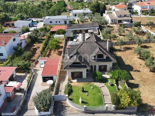 Moradia T5 com Anexos e Terreno na BARROSA em ARGANIL