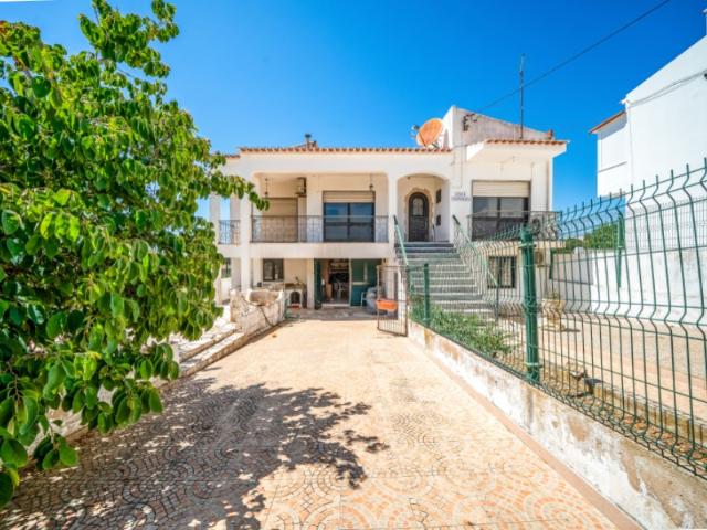 Moradia T5 com dois pisos independentes | Guia, Albufeira | Excelente oportunidade para habitação ou investimento
