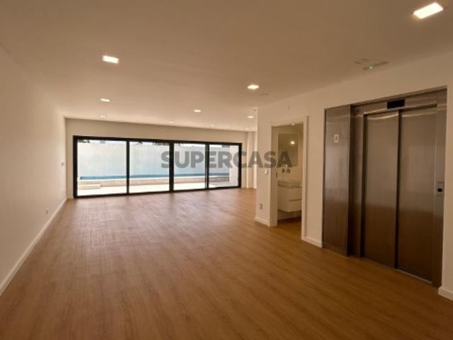 Moradia T5 com Elevador e Piscina Aquecida | Mealhada, Loures