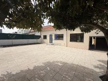 Moradia T5 com Jardim, Garagem e Sótão – A 2 Minutos das Cal. 320m² Caldas Da Rainha Nossa Senhora Do Pópulo, Coto E São Gregório