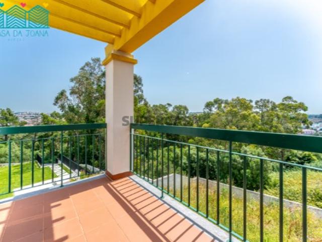 Moradia T5 com Jardim e Garagem em Oeiras