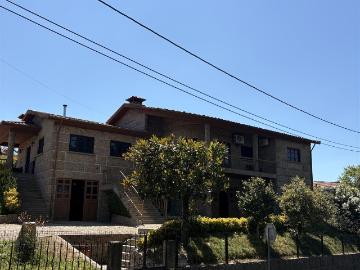 Moradia T5 com jardim e garagem em Fafe 210m² Monte e Queimadela