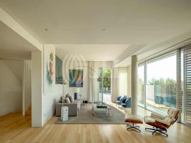 Moradia T5 com jardim e piscina no Estoril em Cascais