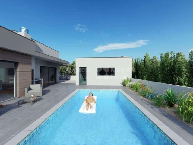 Moradia T5 com jardim e piscina aquecida em Azeitão