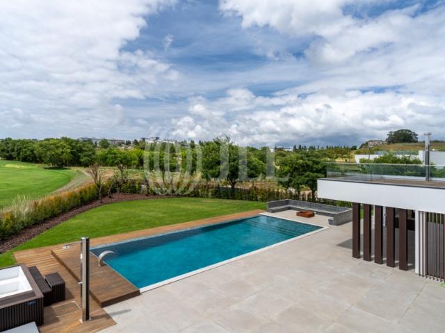 Moradia T5 com jardim e piscina Barcarena, Oeiras