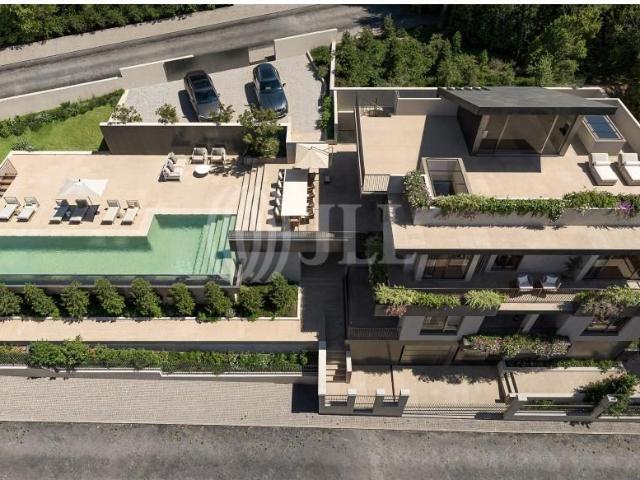 Moradia T5 com jardim e piscina em Queijas Oeiras 0m² Queijas e Caxias