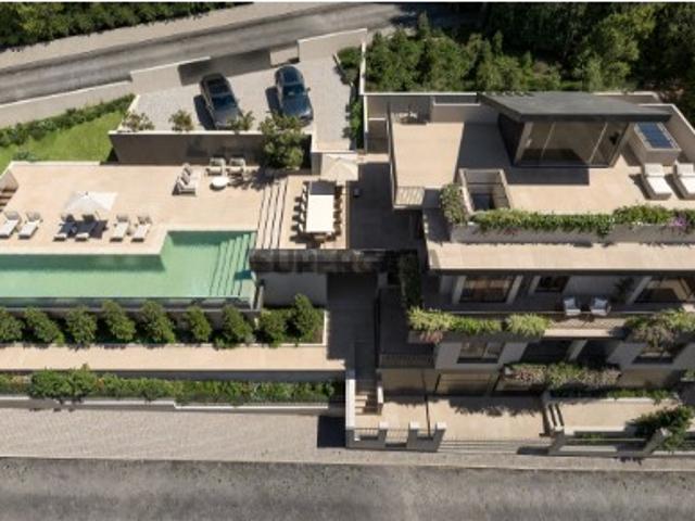 Moradia T5 com jardim e piscina em Queijas Oeiras