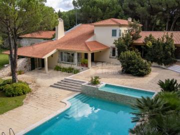 Moradia T5 com jardim e piscina em Santo Estêvão, Benavente