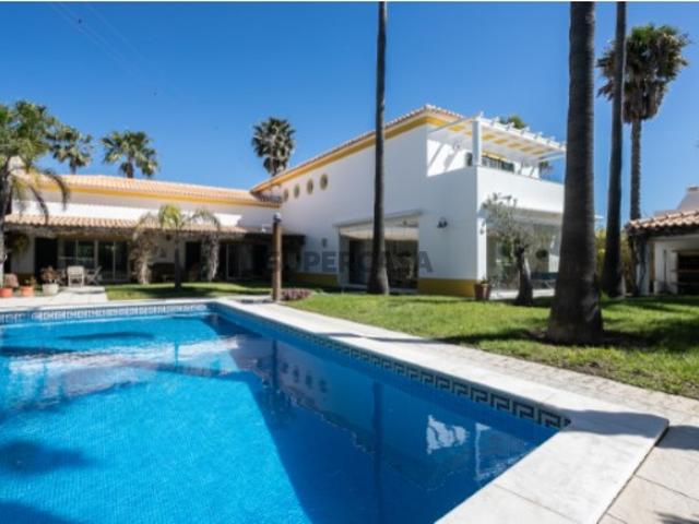 Moradia T5 com Jardim e Piscina + Lote Urbano para construção Castro Marim, Algarve