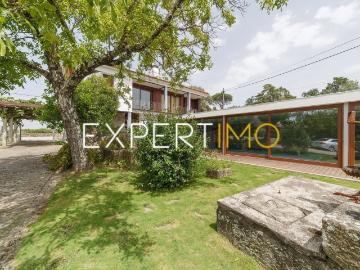 Moradia T5 com Piscina coberta