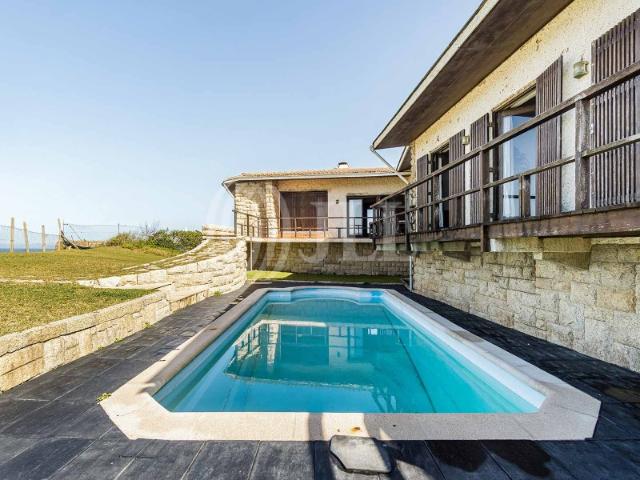 Moradia T5 com piscina e garagem, em Fão, Esposende