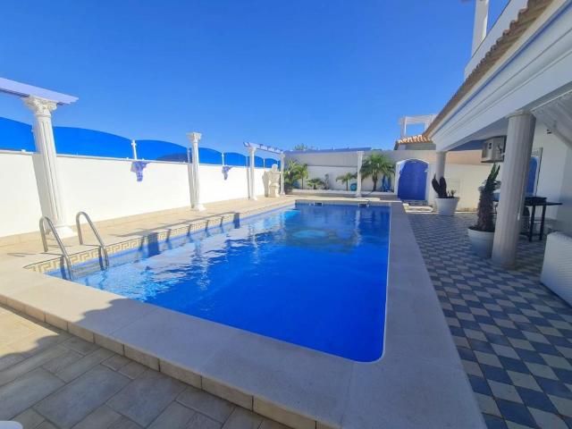 Moradia T5 com piscina e garagem em Olhos de Água 0m² Albufeira e Olhos de Água