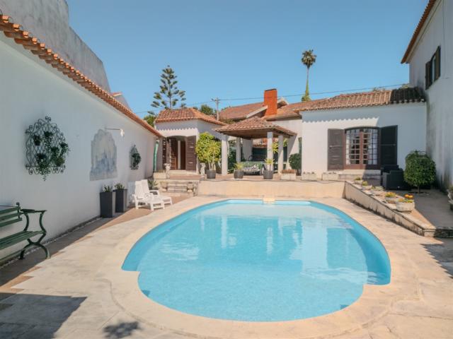 Moradia T5 com Piscina e Horta em Torres Novas 261m² Meia Via