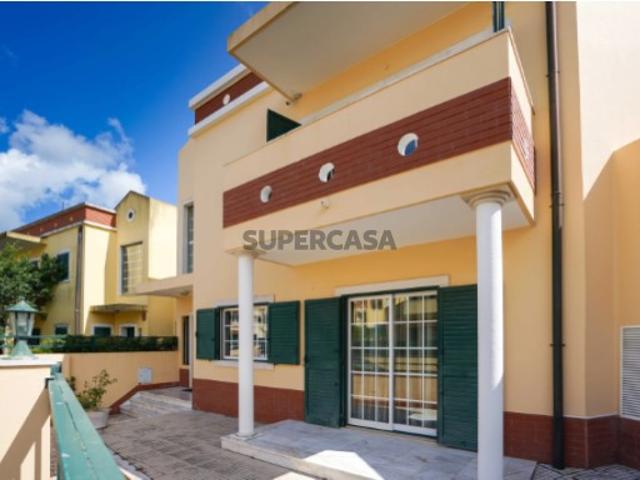 Moradia T5 com Piscina e Jacuzzi em Alcabideche, Cascais