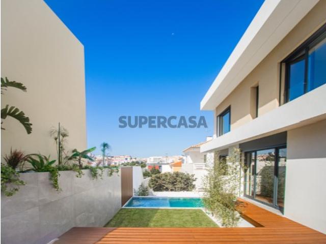 Moradia T5 com Piscina e Jardim no Arneiro