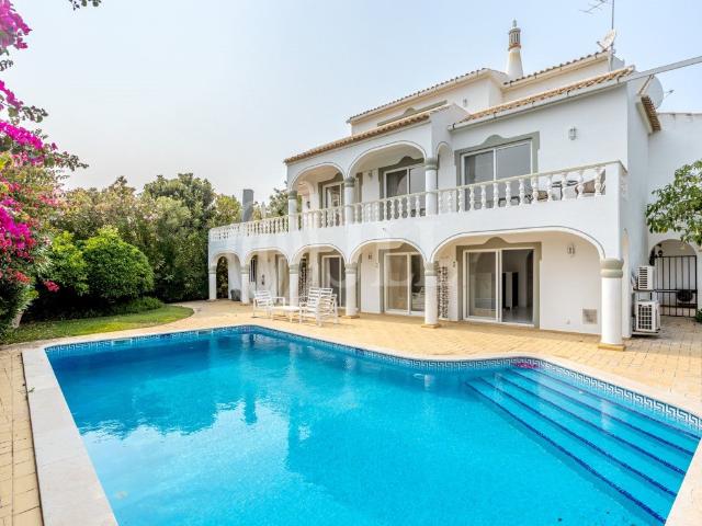 Moradia T5 com piscina e jardim, em Boliqueime, Algarve 0m² Boliqueime
